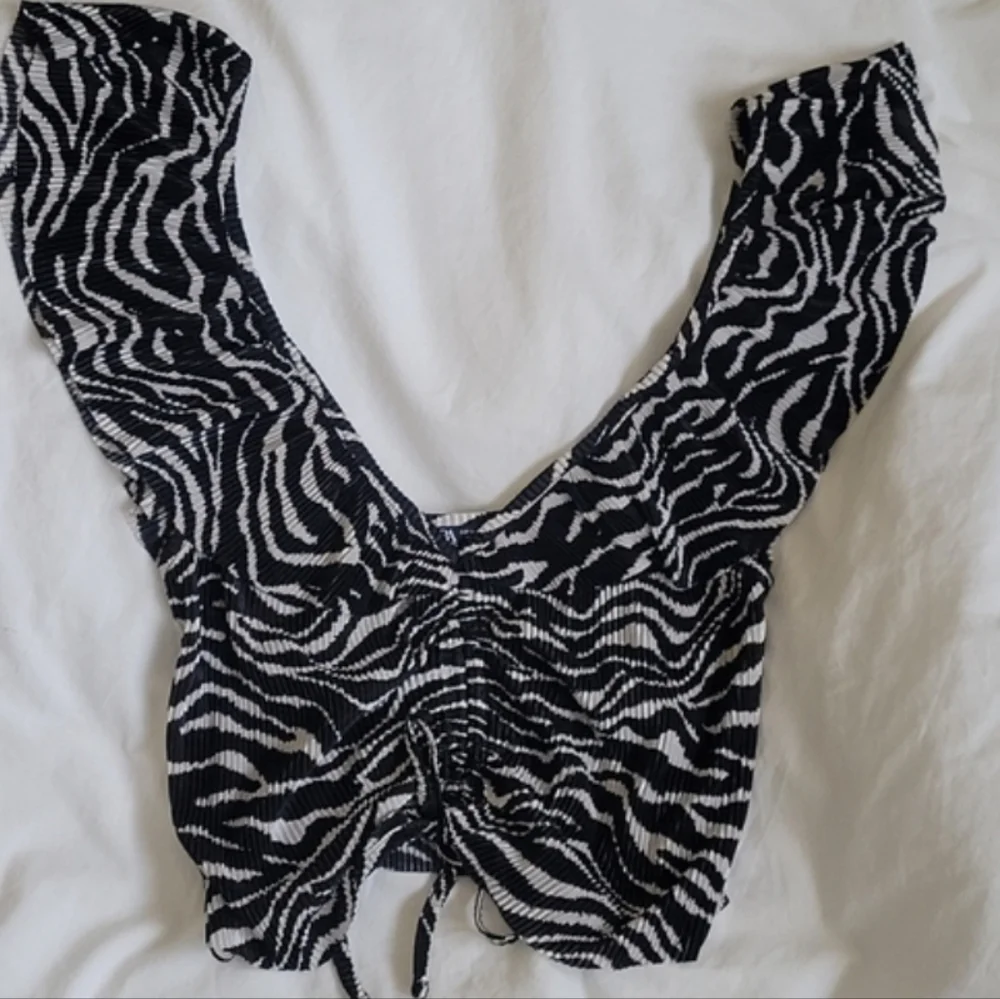 Zara pleated ruffled top - Picture 11 of 11